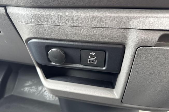 VOLKSWAGEN e-Transporter Photo 30