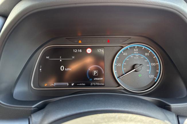 NISSAN Leaf Photo 15