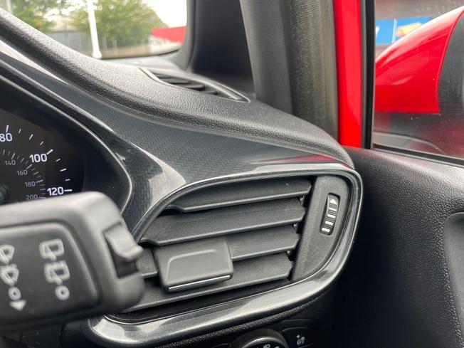 FORD Fiesta Photo 31
