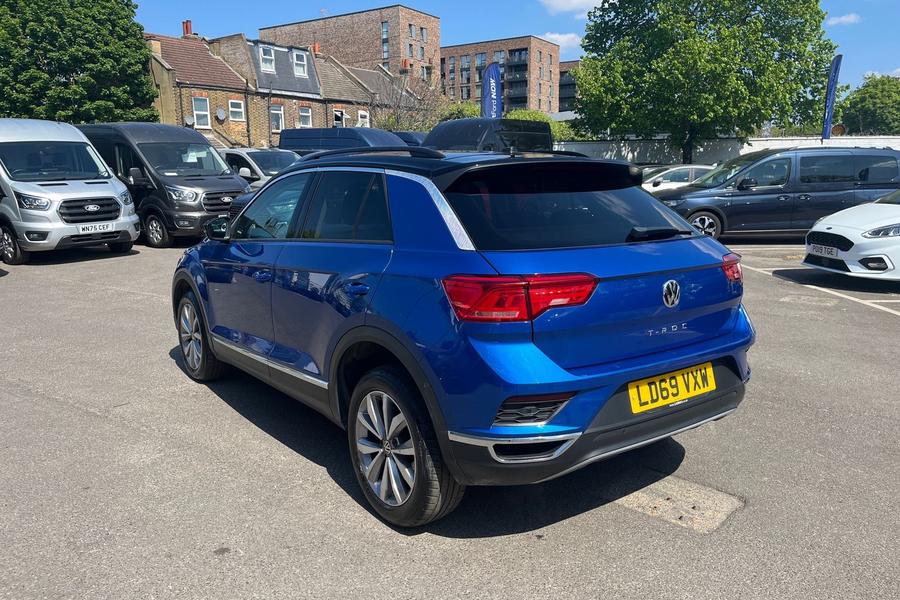 Volkswagen T-ROC Photo autoimg-e5ec75384e2b9bb2ffbc2899a57a59069f08e69c.jpg