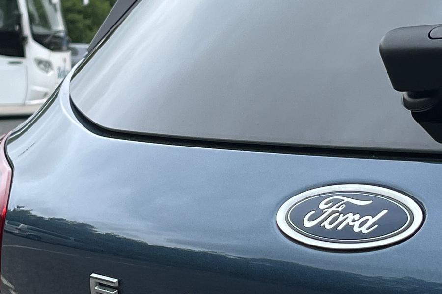 Ford FOCUS Photo autoimg-e5ed396a8597406b2090176cacee80553a48efdb.jpg