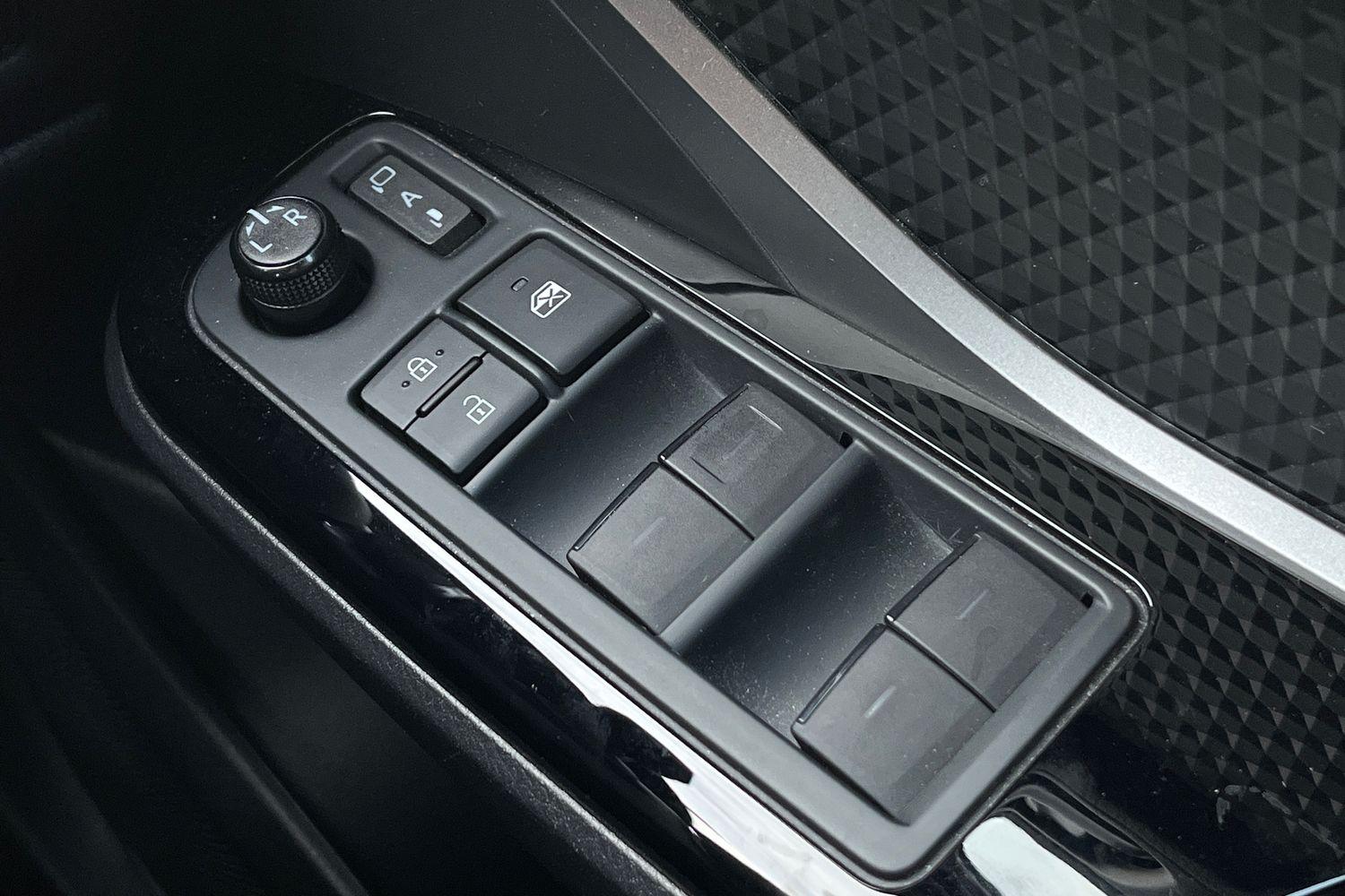 Toyota C-HR Photo 15