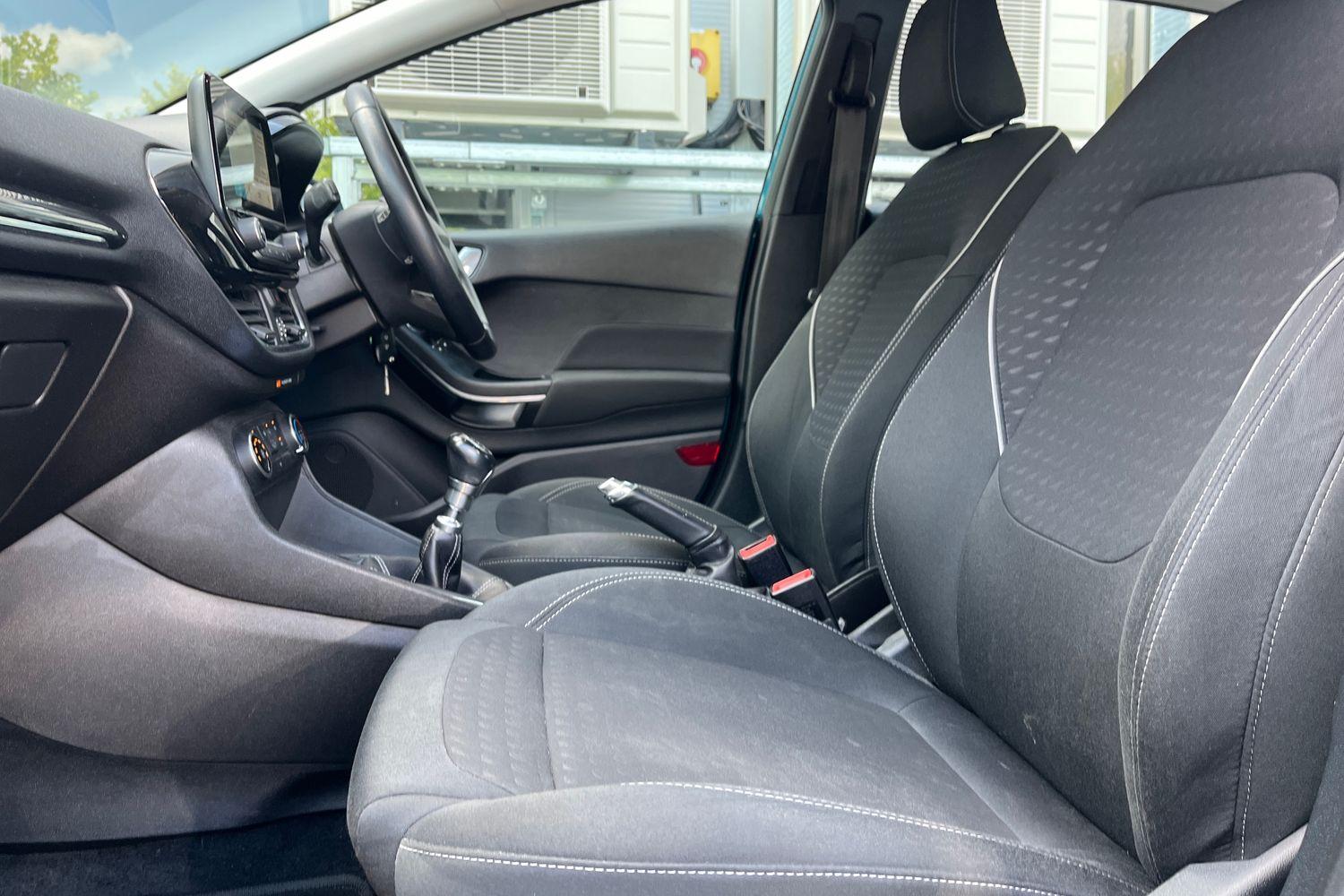 Ford FIESTA Photo 18