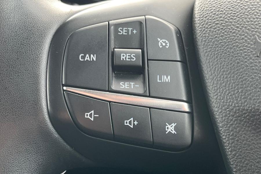 Ford FIESTA Photo autoimg-e5fd133fc6c7b9d78fe22c7083d19cda559bc65c.jpg