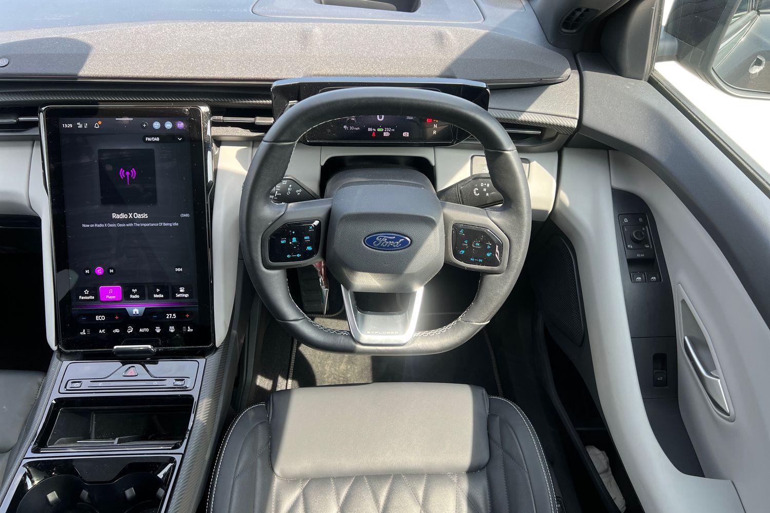Ford Explorer Photo 10