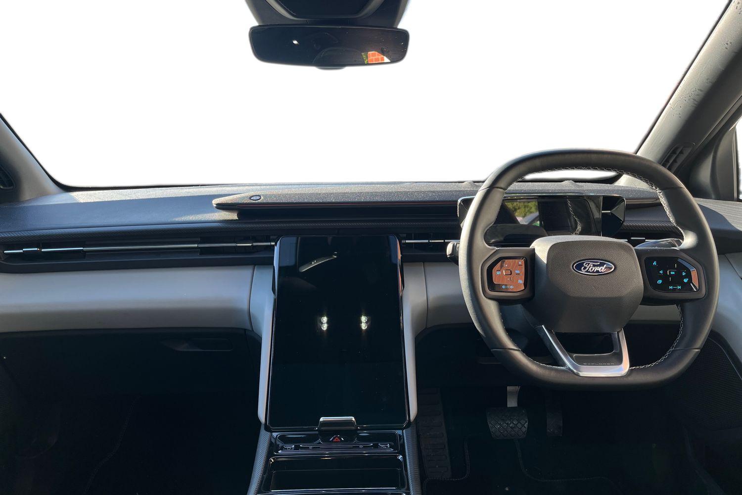 Ford Explorer Photo 9