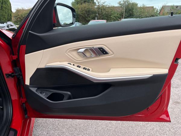 BMW 3 Series Photo autoimg-e602f67564b6b5a8803870ce359e0d96289df120.jpg