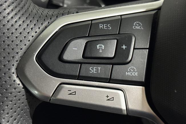 VOLKSWAGEN Tiguan Photo 16