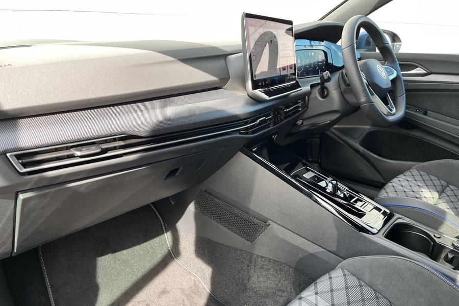 Volkswagen Golf Photo autoimg-e6063f4f919ea6d5a3b6589abd984fb22c5e3d88.jpg