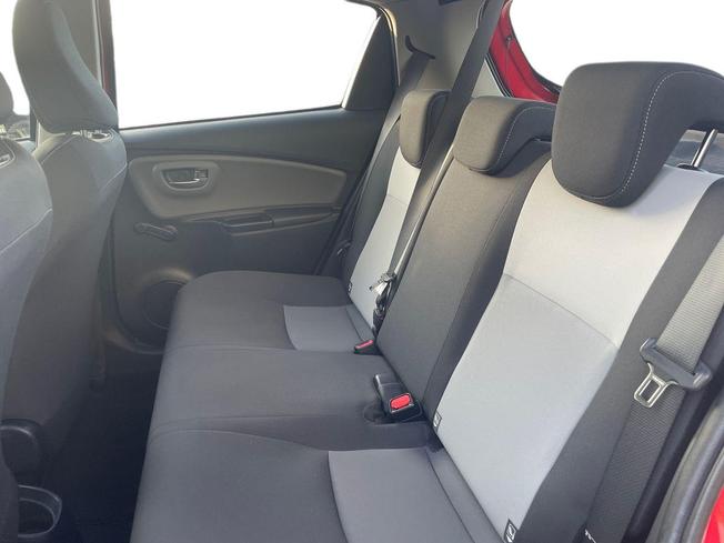 TOYOTA Yaris Photo 9