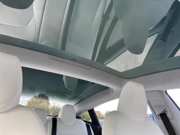 TESLA Model 3 Photo autoimg-e60c31e486139dbdeaf66152a911be2d92fa8950.jpg
