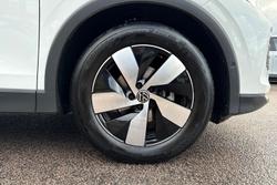 VOLKSWAGEN Tiguan Photo 5