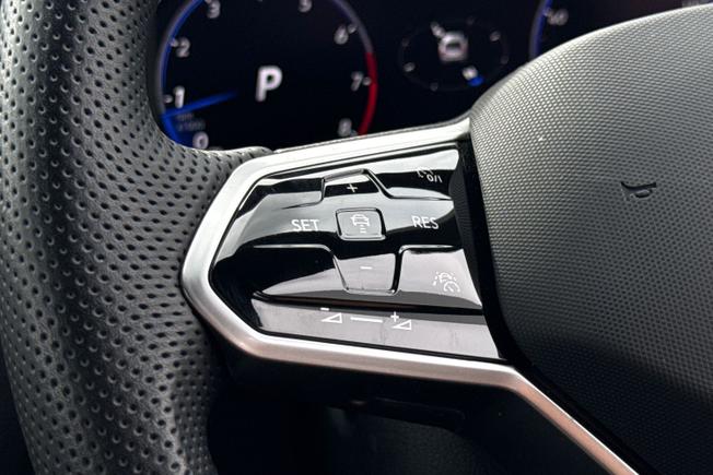 VOLKSWAGEN Tiguan Photo 16