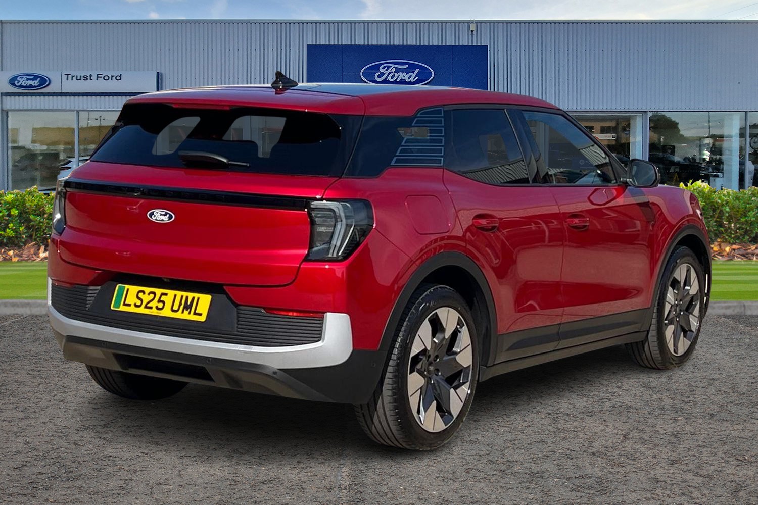 Ford Explorer Photo 3