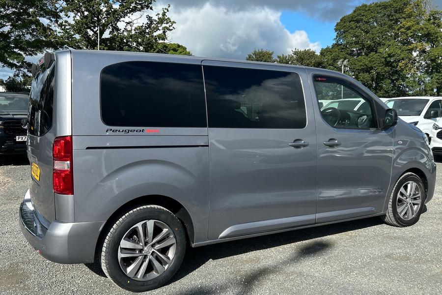 Peugeot TRAVELLER Photo autoimg-e627f9cedd144fa4133dbac51f24bf23fac49bf3.jpg