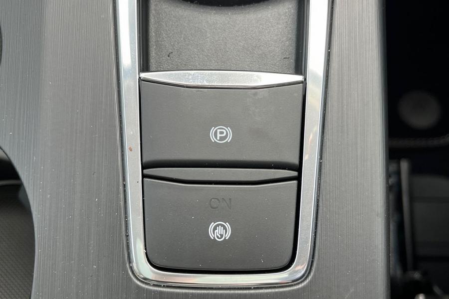 Ford Kuga Photo autoimg-e62b7efce7b1c58e27f4572b84e8dea63508ecad.jpg