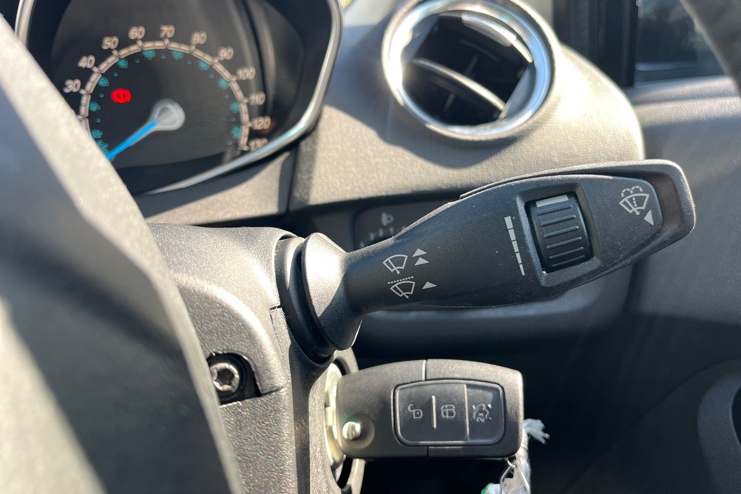 Ford Fiesta Photo 14
