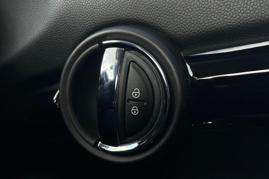 MINI Hatch Photo autoimg-e62fab62ded801c89a26ca654a96eeaeca93be52.jpg