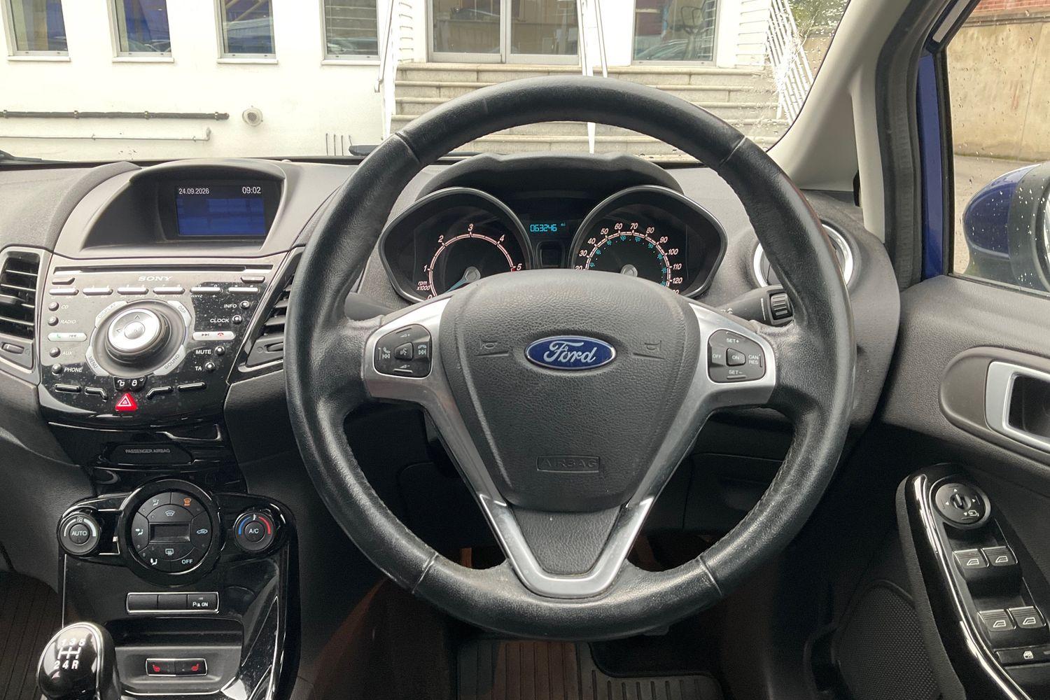 Ford FIESTA Photo 11