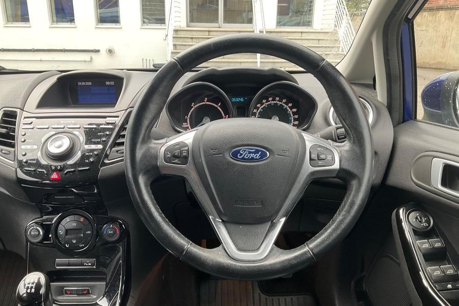 Ford FIESTA Photo autoimg-e631b3a79181806253fc16ae4e63b0685d7f27db.jpg