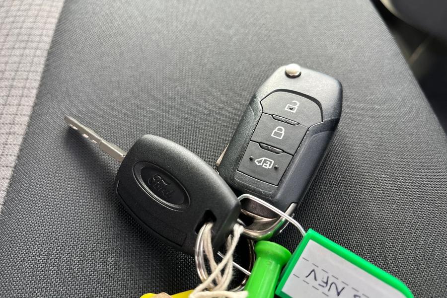 Ford TRANSIT Photo autoimg-e63956b9b363bfe7cbf75a7aaef69667df4f528a.jpg