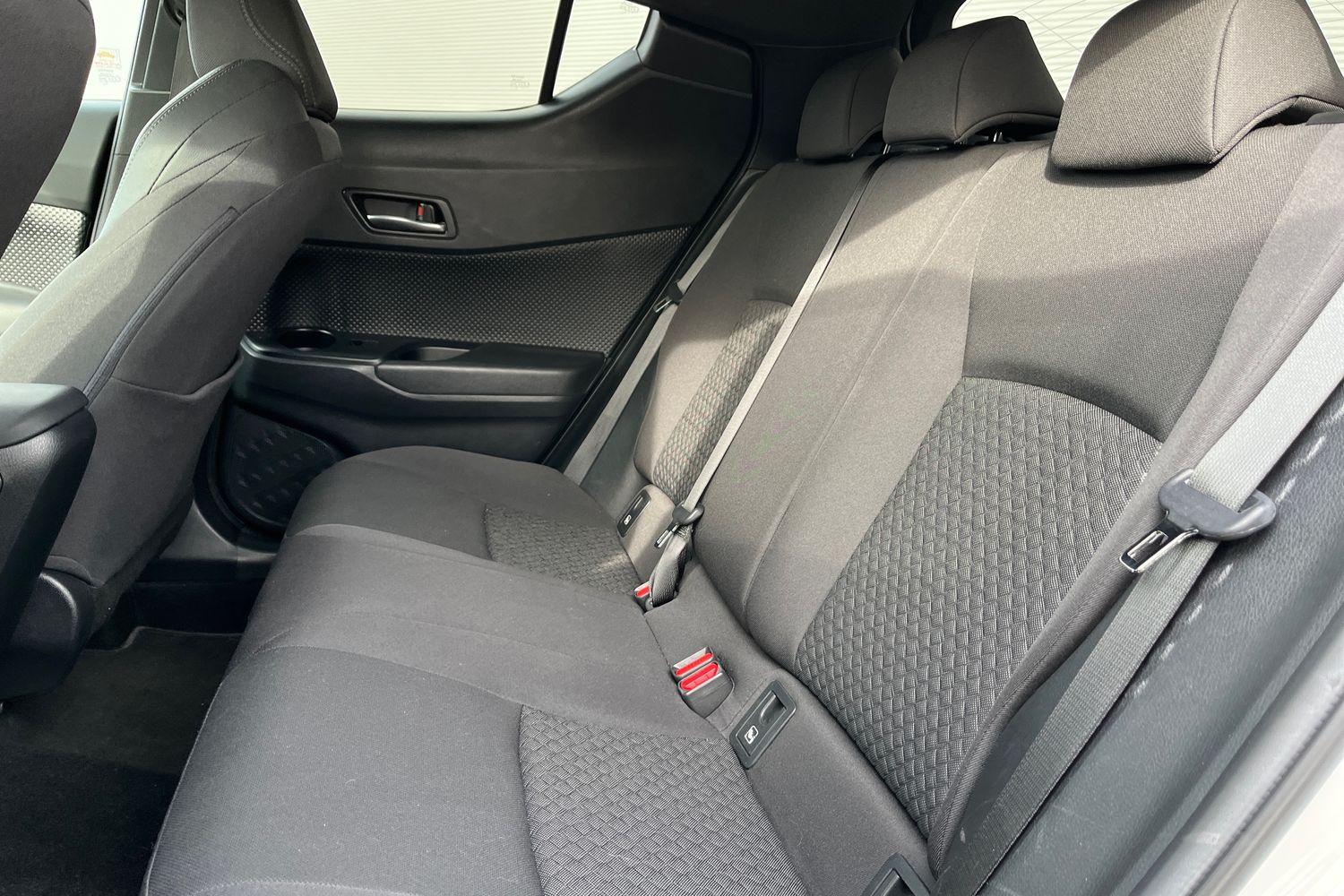 Toyota C-HR Photo 19