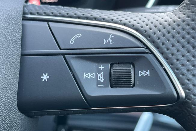 AUDI Q3 Photo 17