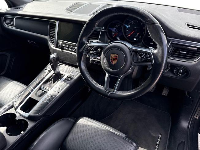 PORSCHE Macan Photo 11