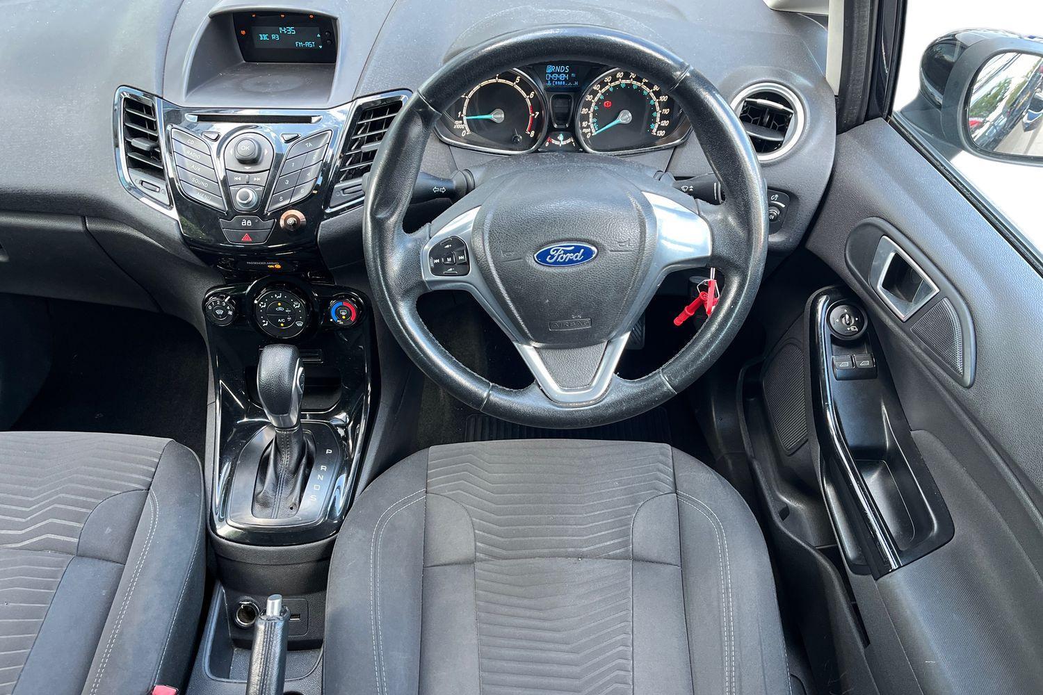 Ford FIESTA Photo 10
