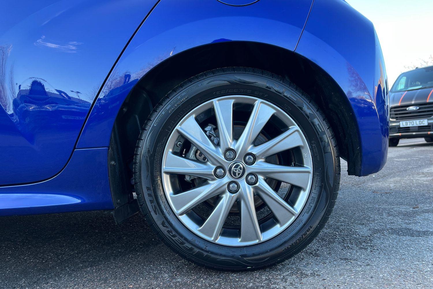 Toyota YARIS Photo 7