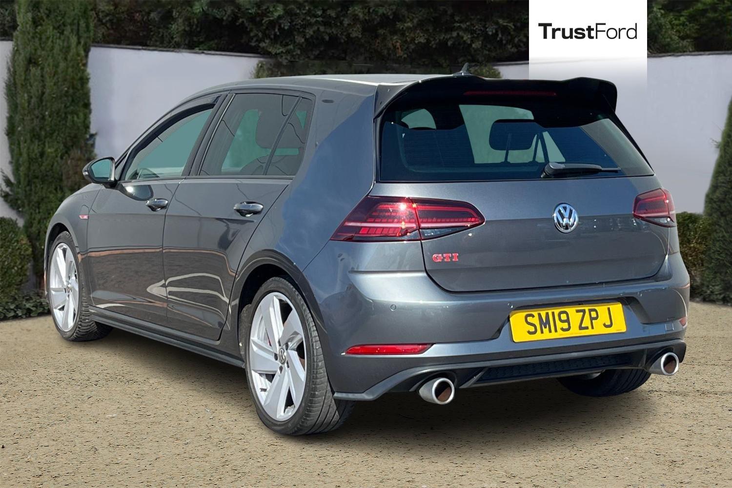 Volkswagen GOLF Photo 1