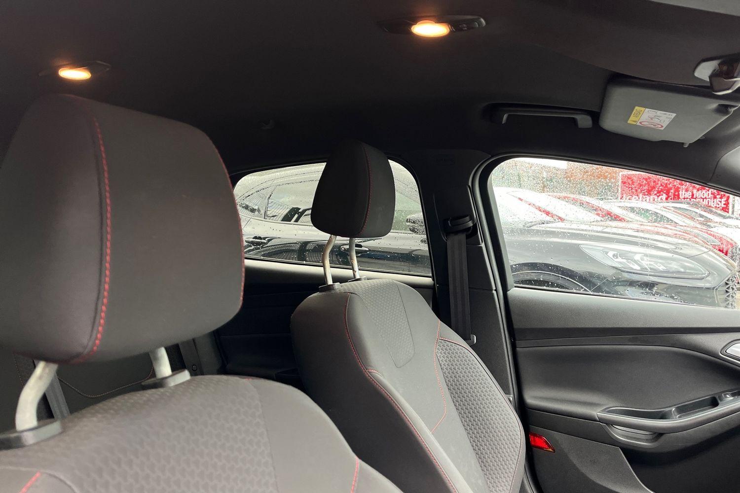 Ford FOCUS Photo 16