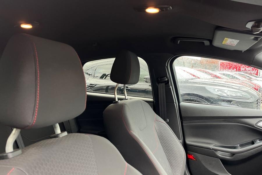 Ford FOCUS Photo autoimg-e6530c04b01aba7f57a857c89463cc95a48d9444.jpg