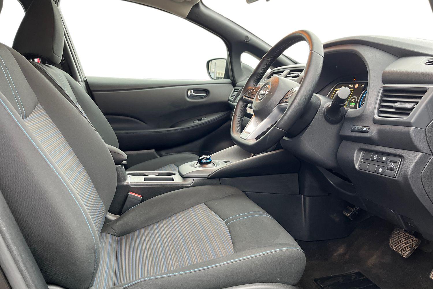 Nissan LEAF Photo 8