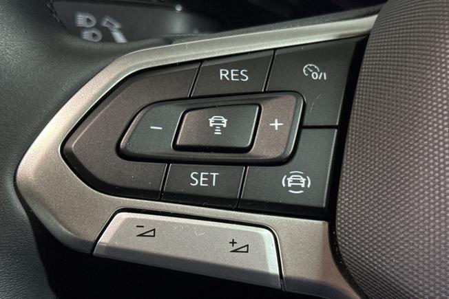 VOLKSWAGEN T-Roc Photo 16