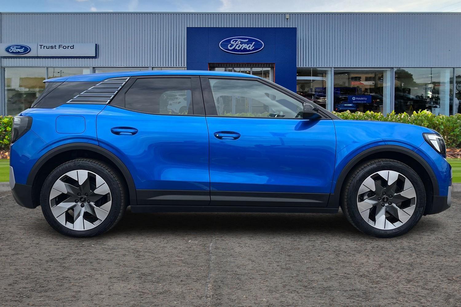 Ford Explorer Photo 2