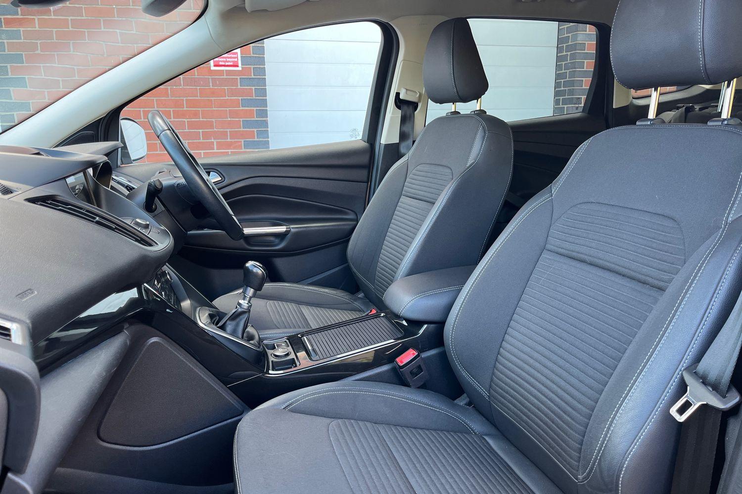 Ford KUGA Photo 18