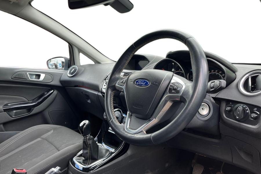 Ford FIESTA Photo autoimg-e6659c1c80b8e11568a229457a0bda332e7757f3.jpg