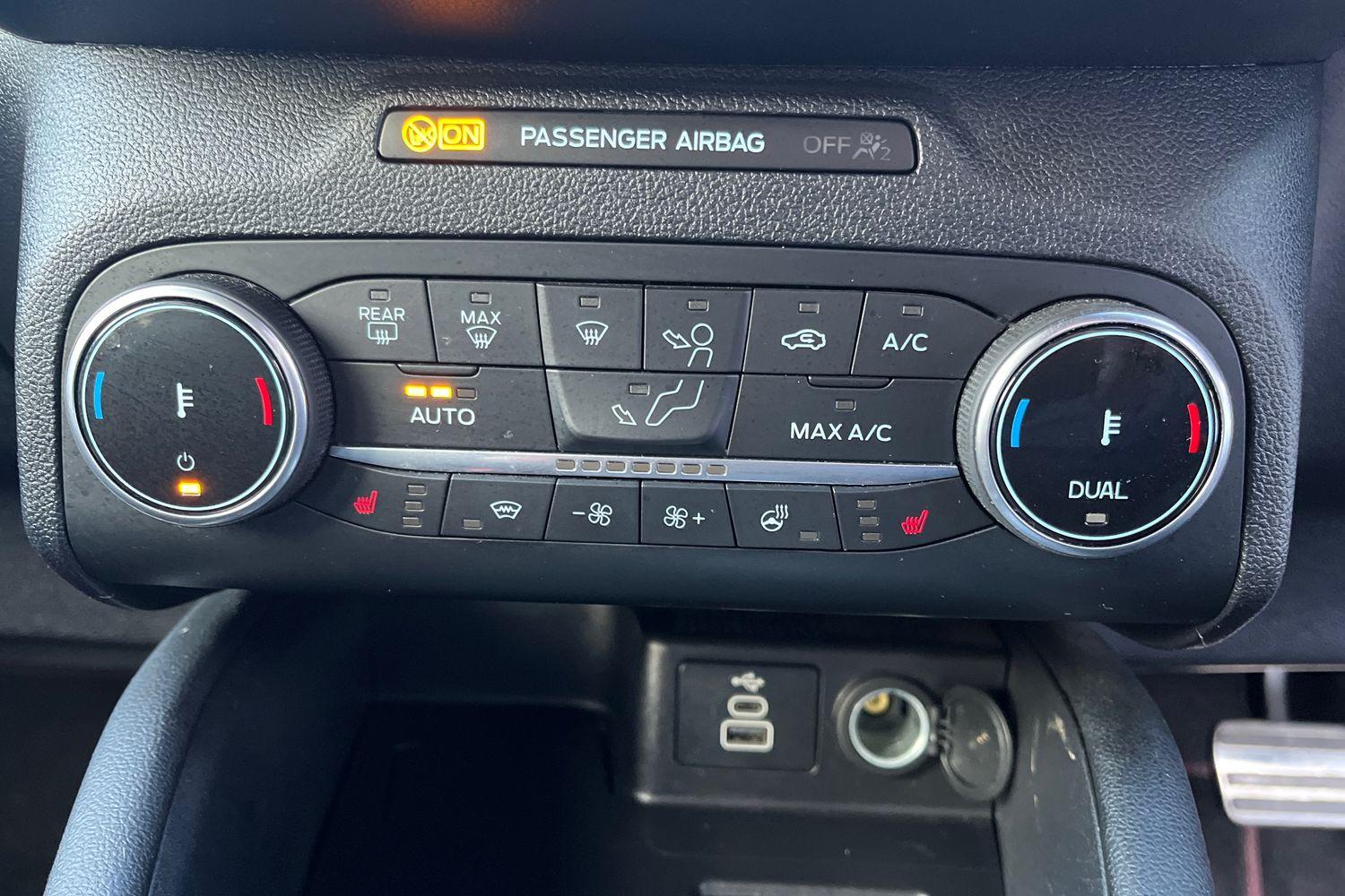 Ford KUGA Photo 28