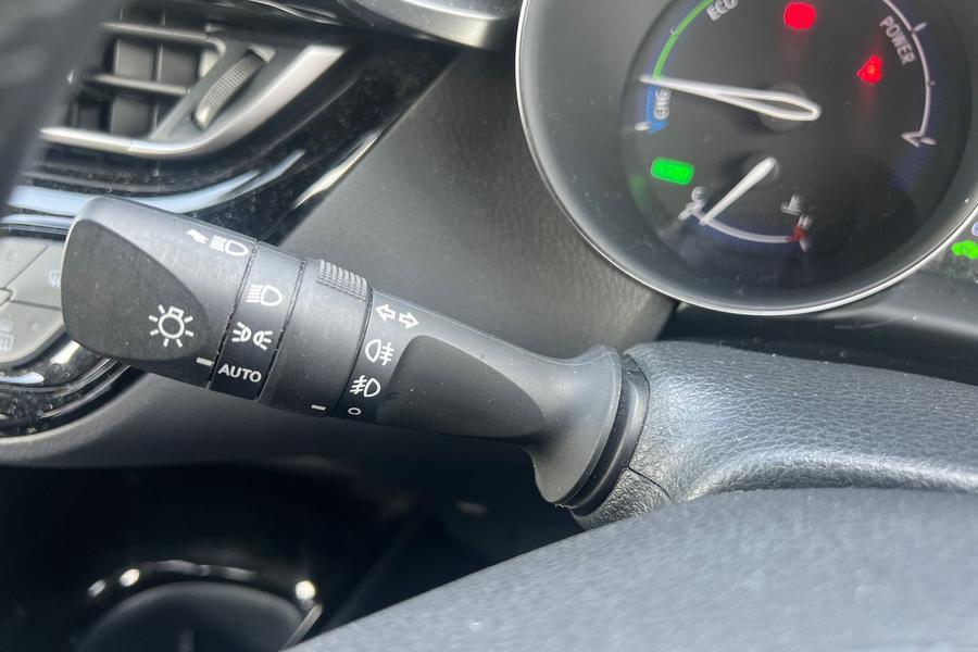 Toyota C-HR Photo autoimg-e668f7760e98222ca6cb64ce89cf019fbd2dbe7e.jpg