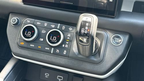 Land Rover Defender Photo autoimg-e66d71fde341d050d3bba65d43a637e81794e134.jpg
