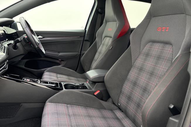 VOLKSWAGEN Golf Photo 30