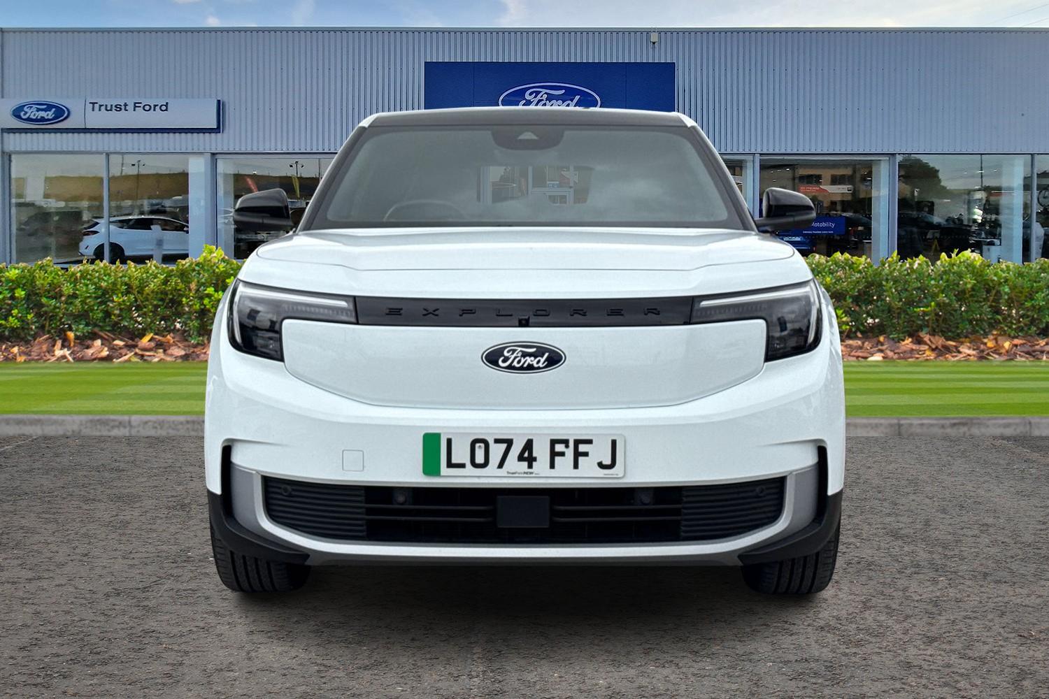 Ford Explorer Photo 5