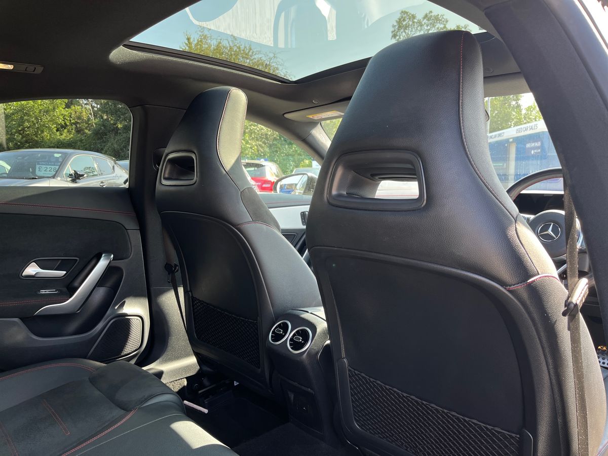 Mercedes-Benz CLA Photo 33