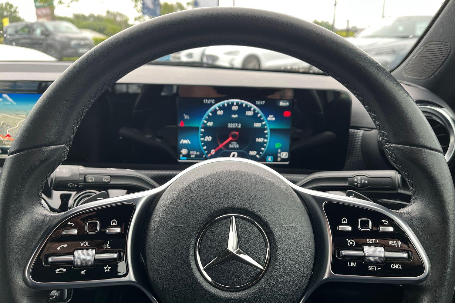 Mercedes-Benz A Class Photo 11