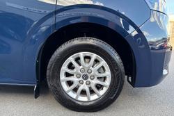 VOLKSWAGEN Transporter Shuttle Photo 5