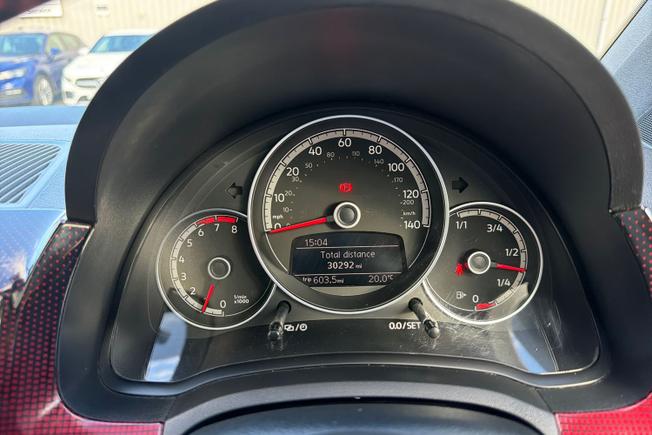 VOLKSWAGEN UP Photo 15