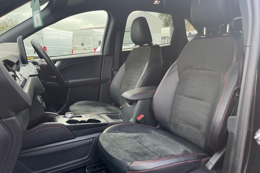 Ford KUGA Photo autoimg-e67ccd3547c02926f3c649467fcb356d113cb111.jpg
