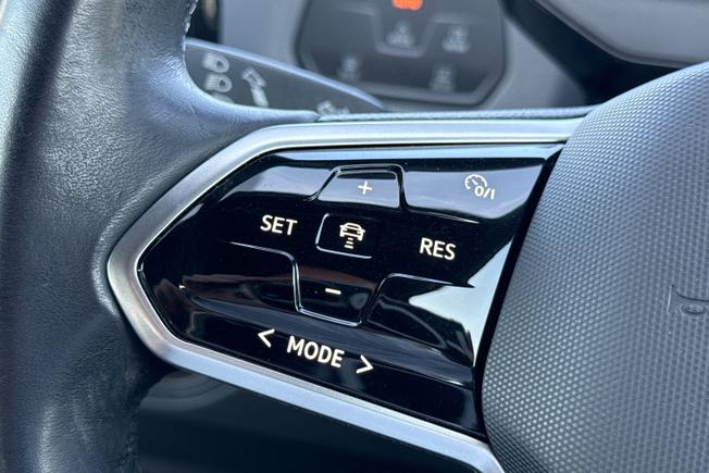 VOLKSWAGEN ID.3 Photo 16