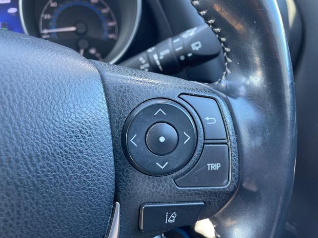 TOYOTA Auris Photo 17